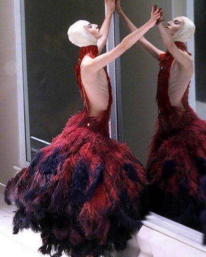 alexander-mcqueen-2001-spring-collection3-g